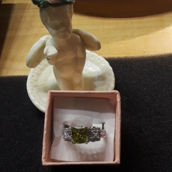 Ladies Peridot & White Sapphire Ring - Picture 4 of 6